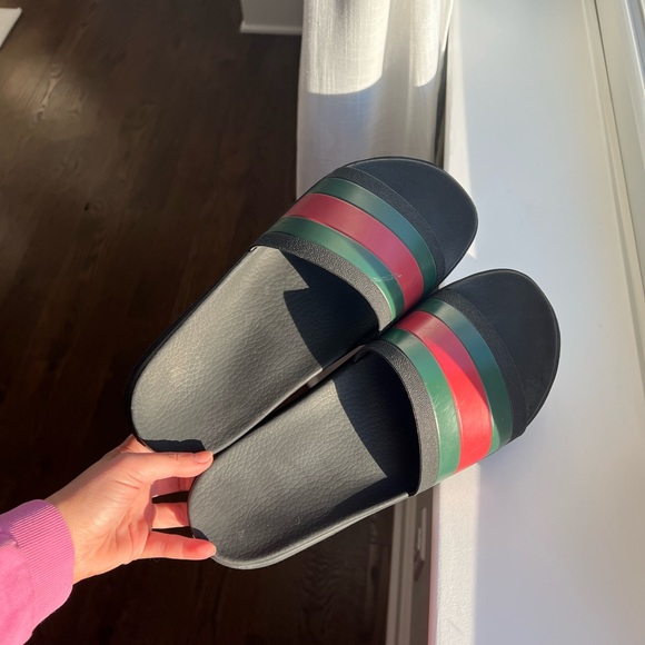 GUCCI MEN’S WEB RUBBER SLIDE SANDAL - Picture 3 of 6